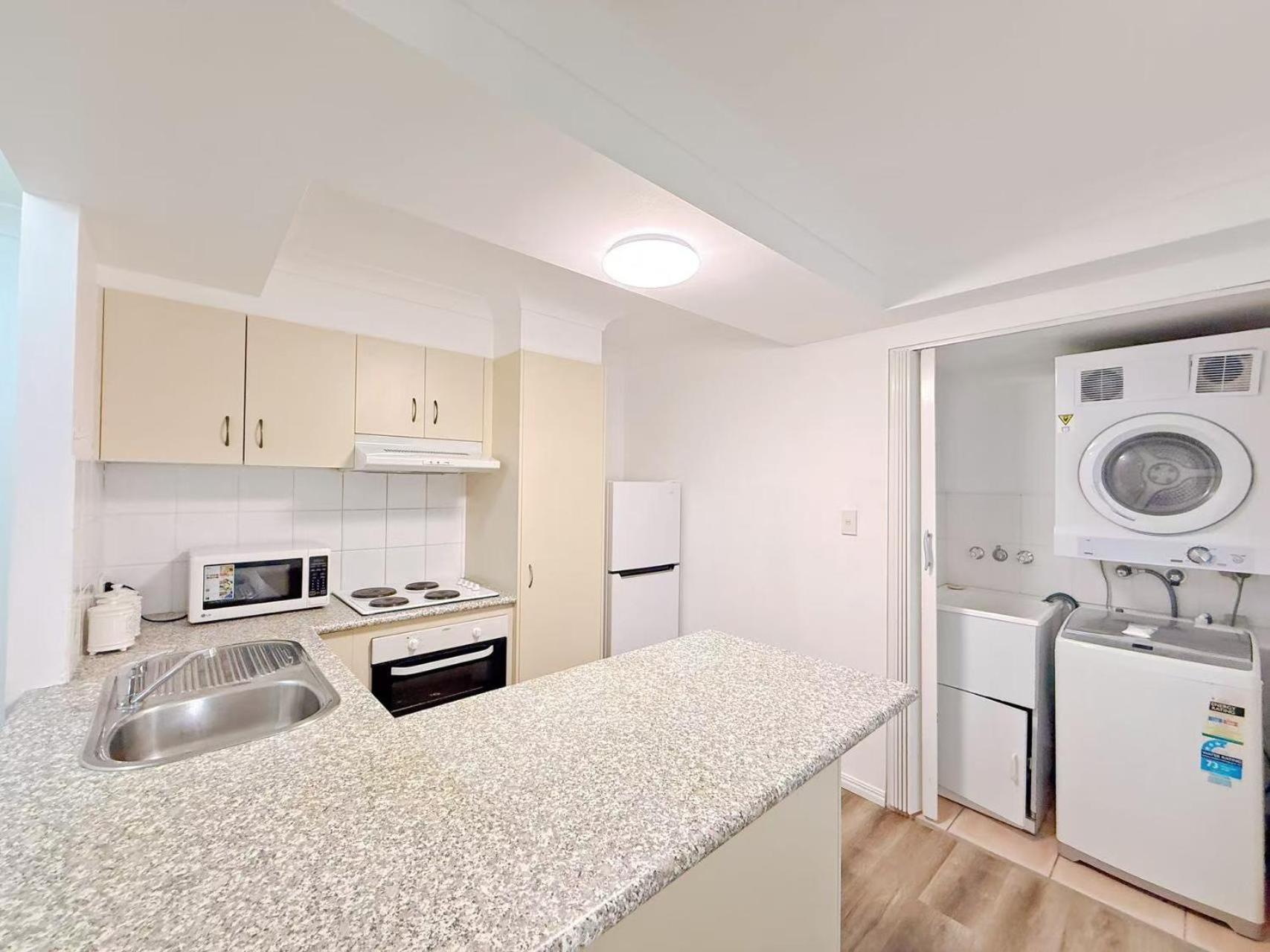 Karana Palms Resort Gold Coast Buitenkant foto
