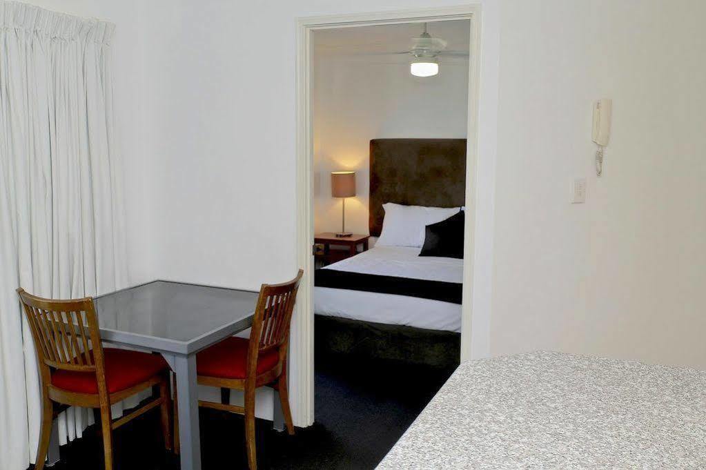 Karana Palms Resort Gold Coast Buitenkant foto